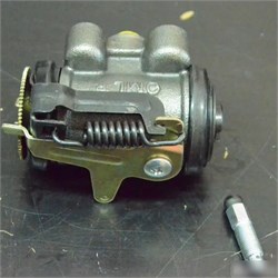 Цилиндр NQR71 NQR75 NPR75 Тормозной Задний Правый 8973588810 89735-88810
