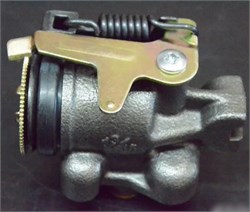 Цилиндр NQR71/75 тормозной Передний Правый 8973588750 QML