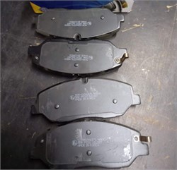 Тормозные колодки Hyundai HD35 (14-), дисковые передние комплект 4шт Корея H-Q. Артикулы 5810159A00 (OE), sp4037