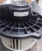 Мотор отопителя ISUZU NPR75,NLR85,NMR85,FSR90,FVR34,NQR90 (с крыльчаткой). Артикул ST-8-98047451-0. Производитель SAT