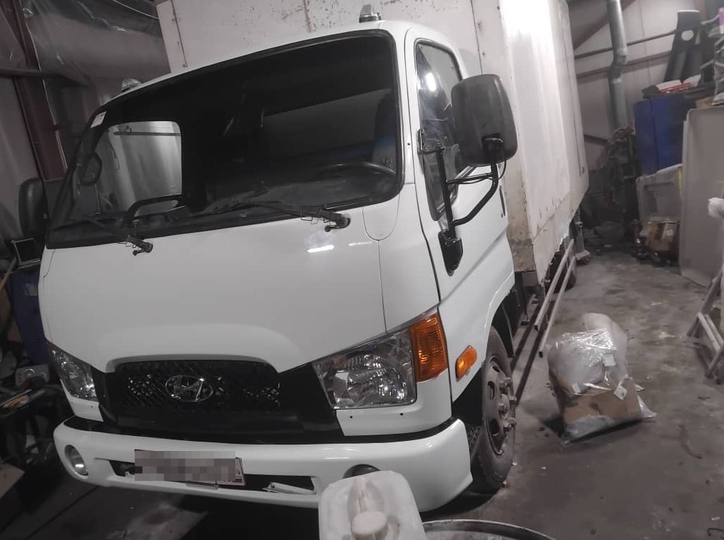 Антикоррозийная обработка кабины грузового автомобиля. Защита от ржавчины для долгого срока службы. Малярные работы: Безупречное нанесение ЛКП, полировка.