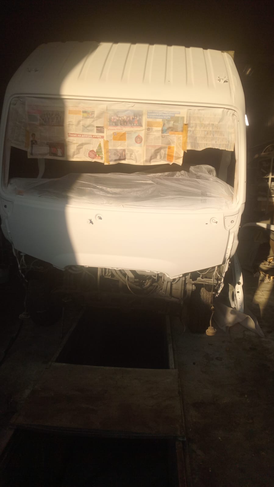 Ремонт (сварка, рихтовка, грунтовка) окончен. Капот уже окрашен, готовим к покраске другие части